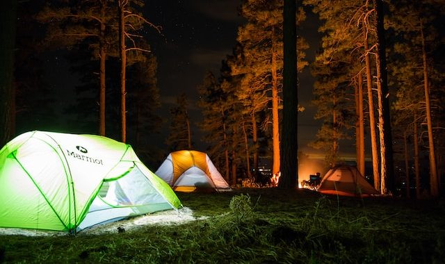 Guide ultime pour un camping en tente réussi en Ardèche: Secrets et astuces